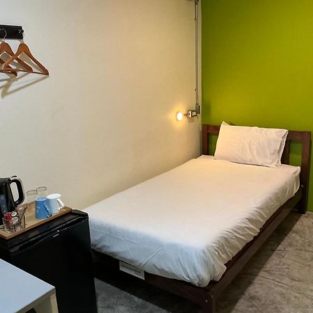 Udee Bangkok Hostel Экстерьер фото
